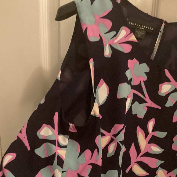 Simply Styled by Sears Large Sleeveless Blouse - Picture 5 of 6